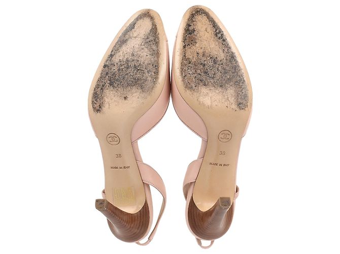 Timeless Décolleté slingback in pelle rosa ricamate con il logo CC di Chanel - vista 6