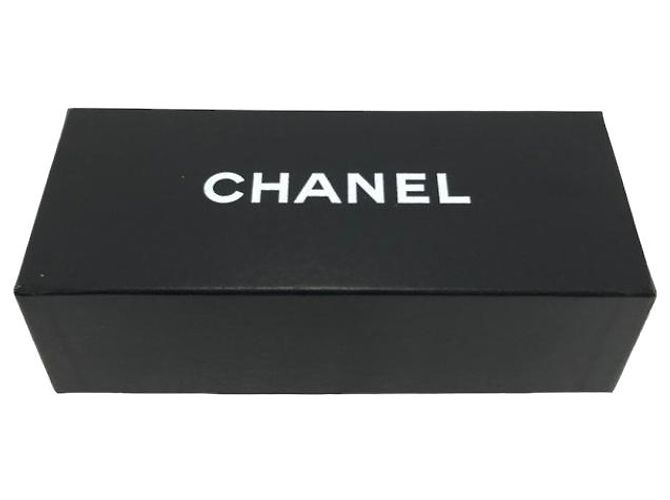 Chanel schwarze gesteppte Sonnenbrille mit silbernem CC-Logo 5050 - Ansicht 10