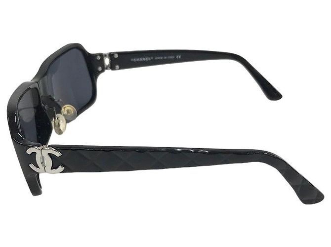 Chanel schwarze gesteppte Sonnenbrille mit silbernem CC-Logo 5050 - Ansicht 2