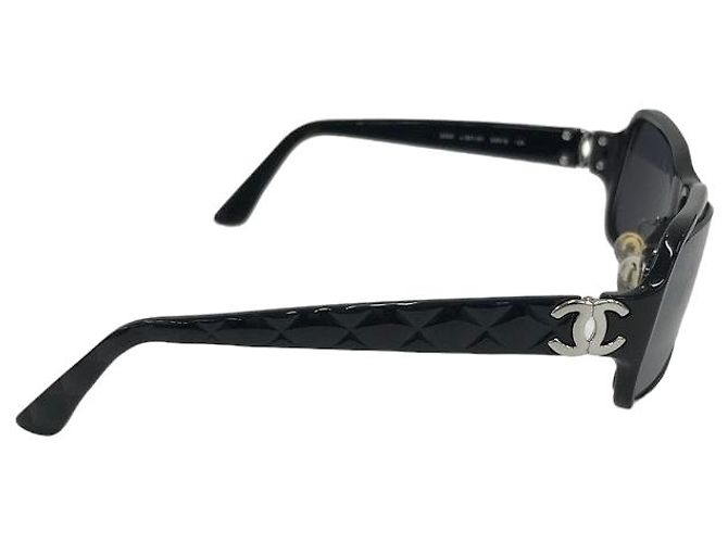 Chanel schwarze gesteppte Sonnenbrille mit silbernem CC-Logo 5050 - Ansicht 4