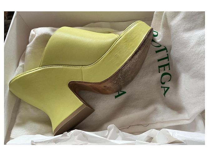 Bottega Veneta Mules em bloco de capim-marinho em couro de bezerro Caqui Verde claro - vista 2