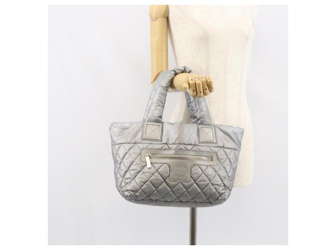 CHANEL Bolsa Tote Cocoon Lona Recubierta Plata CC Auth bs33124 - vista 24