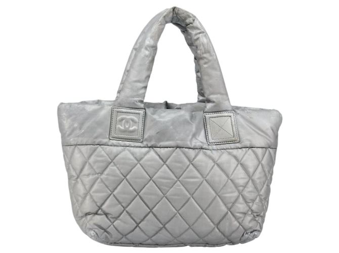 CHANEL Bolsa Tote Cocoon Lona Recubierta Plata CC Auth bs33124 - vista 3