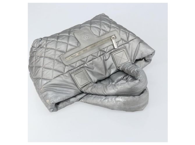 CHANEL Bolsa Tote Cocoon Lona Recubierta Plata CC Auth bs33124 - vista 6