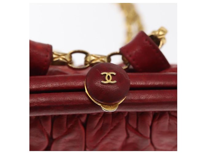 Pochette a spalla con catena CHANEL in pelle matelassé rossa con CC dorato Auth 169581 - vista 14