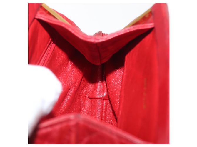 Pochette a spalla con catena CHANEL in pelle matelassé rossa con CC dorato Auth 169581 - vista 17