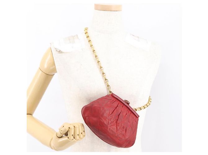 Pochette a spalla con catena CHANEL in pelle matelassé rossa con CC dorato Auth 169581 - vista 23