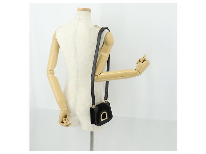 Borsa a Spalla Gancini in Pelle Scamosciata Nera e Oro Salvatore Ferragamo Auth 163457 Nero D'oro - vista 20
