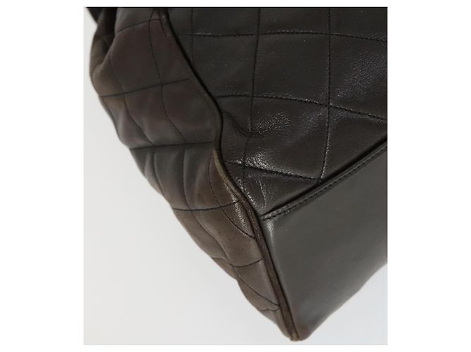 CHANEL Mochila Matelassé de Piel de Cordero Marrón Oscuro Oro CC Auth ki6346 Dorado - vista 11