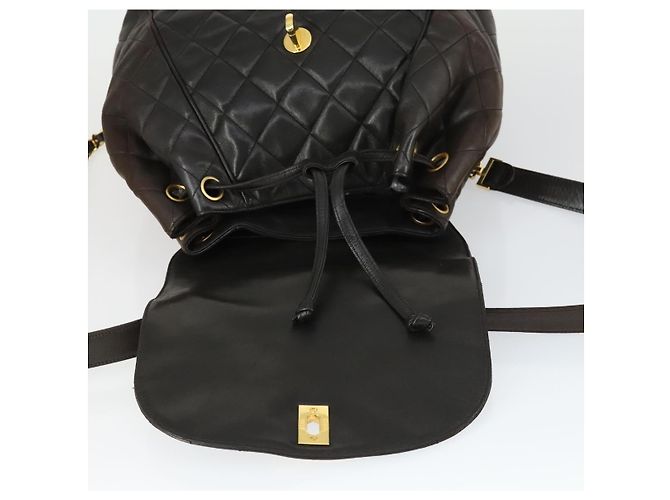 CHANEL Mochila Matelassé de Piel de Cordero Marrón Oscuro Oro CC Auth ki6346 Dorado - vista 16