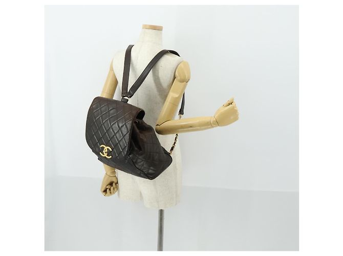 CHANEL Mochila Matelassé de Piel de Cordero Marrón Oscuro Oro CC Auth ki6346 Dorado - vista 24
