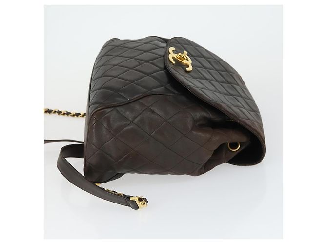 CHANEL Mochila Matelassé de Piel de Cordero Marrón Oscuro Oro CC Auth ki6346 Dorado - vista 4