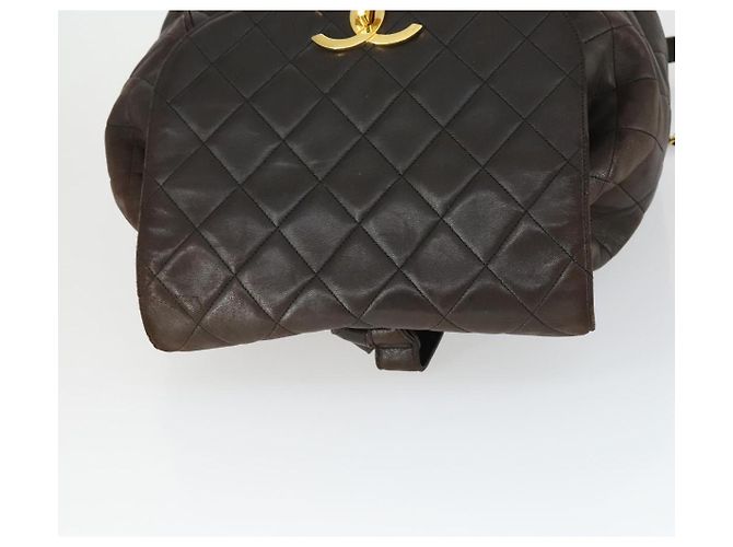 CHANEL Mochila Matelassé de Piel de Cordero Marrón Oscuro Oro CC Auth ki6346 Dorado - vista 6