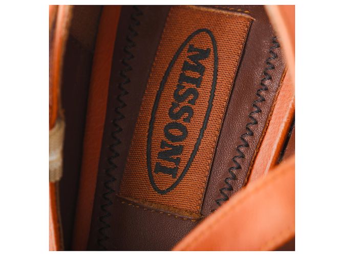 Missoni arancione con un tacco a blocco a righe multicolore distintivo - vista 5