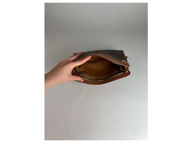 Céline Clutch in pelle monogramma Triomphe Celine Paris vintage marrone - vista 5