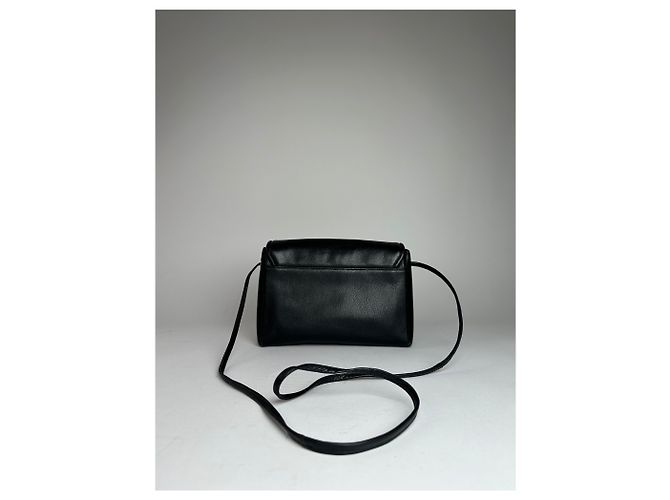 Vintage Givenchy Schultertasche aus Leder schwarz - Ansicht 2