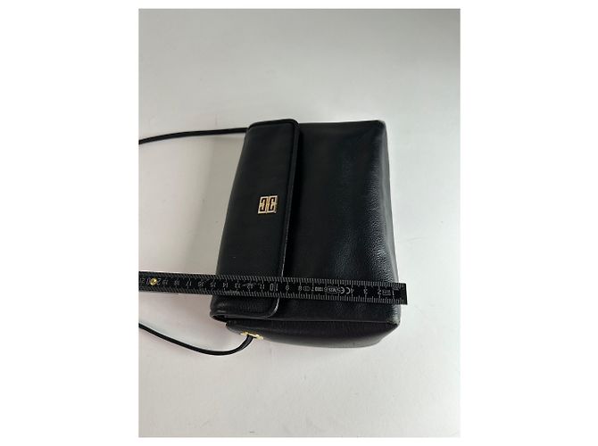 Vintage Givenchy Schultertasche aus Leder schwarz - Ansicht 8