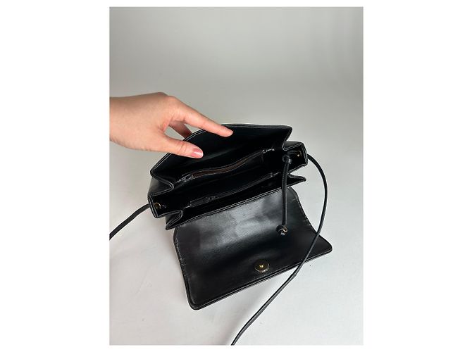 Vintage Givenchy Schultertasche aus Leder schwarz - Ansicht 9