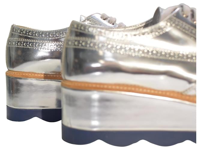 Brogues Prada in pelle argento metallizzato con piattaforma - vista 10