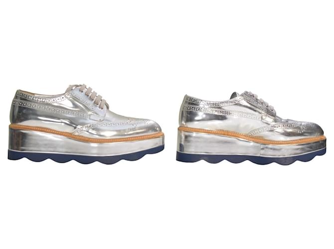 Brogues Prada in pelle argento metallizzato con piattaforma - vista 3