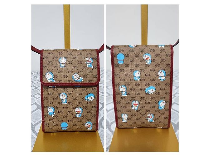 GUCCI X DORAEMON Mini Borsa a Tracolla Monogramma Mini GG Supreme Beige/Rosso Ciliegia - vista 4