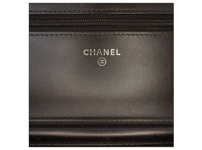 Wallet On Chain Cartera Chanel negra de piel patentada acolchada con cadena CC Negro - vista 5