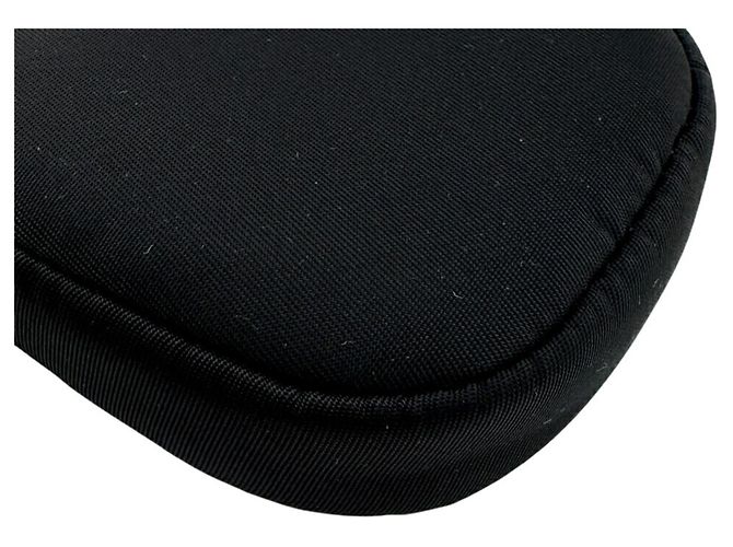 Pochette Mini Triangle Re-Nylon de Prada Noir - vue 4
