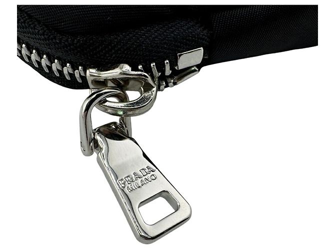Pochette Mini Triangle Re-Nylon de Prada Noir - vue 5