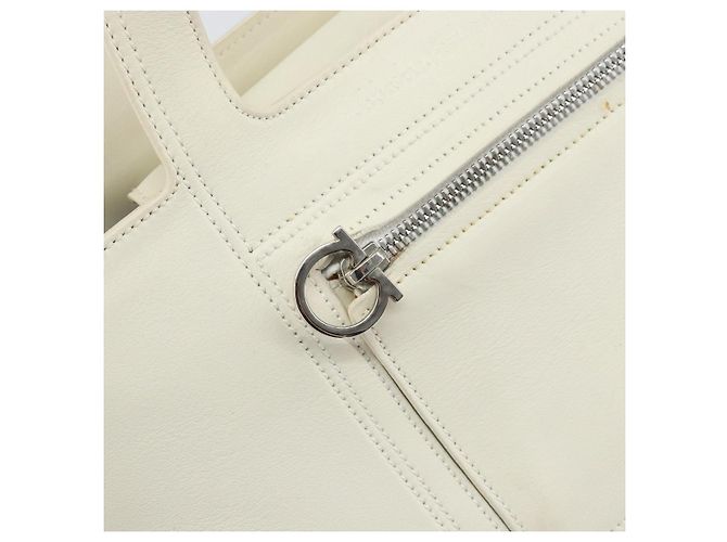 Borsa a mano in pelle bianca e argento Salvatore Ferragamo Auth BA9927 Bianco - vista 10