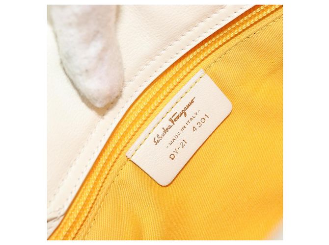 Borsa a mano in pelle bianca e argento Salvatore Ferragamo Auth BA9927 Bianco - vista 12