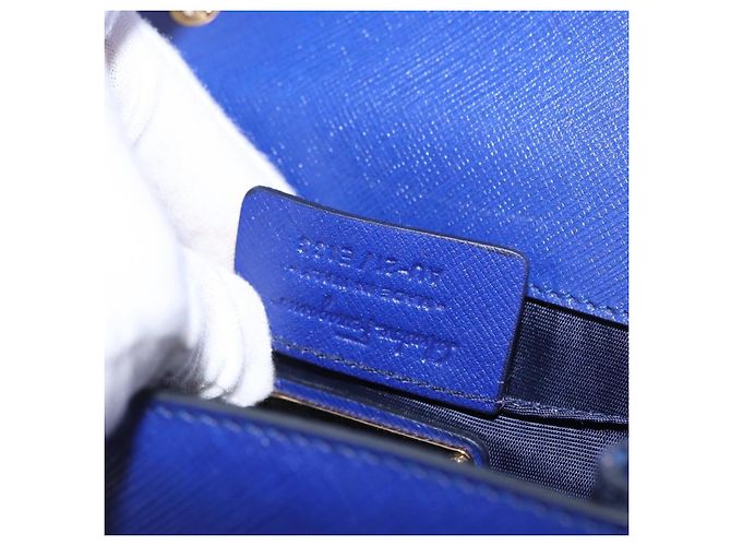 Borsa a Spalla Vala Chain in Pelle Blu Oro Auth 163452 di Salvatore Ferragamo D'oro - vista 12