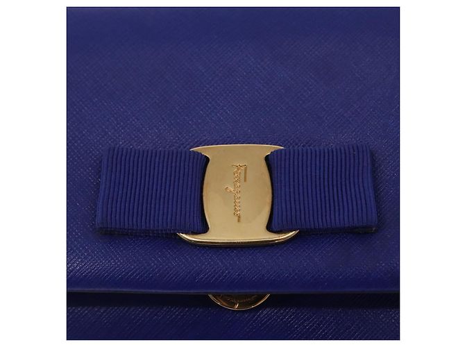 Borsa a Spalla Vala Chain in Pelle Blu Oro Auth 163452 di Salvatore Ferragamo D'oro - vista 17