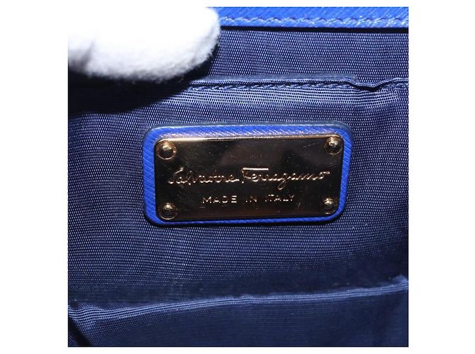 Borsa a Spalla Vala Chain in Pelle Blu Oro Auth 163452 di Salvatore Ferragamo D'oro - vista 18