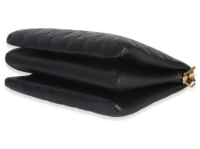 Coussin MM in agnello nero goffrato con monogramma Louis Vuitton - vista 6