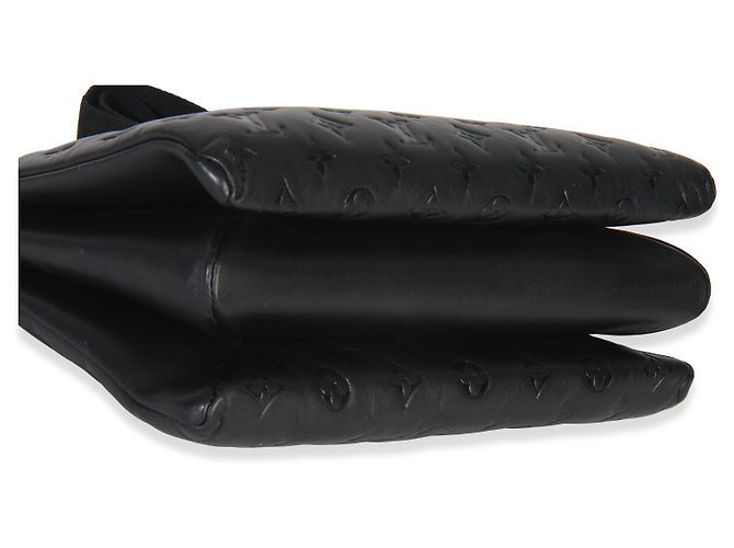 Coussin MM in agnello nero goffrato con monogramma Louis Vuitton - vista 7