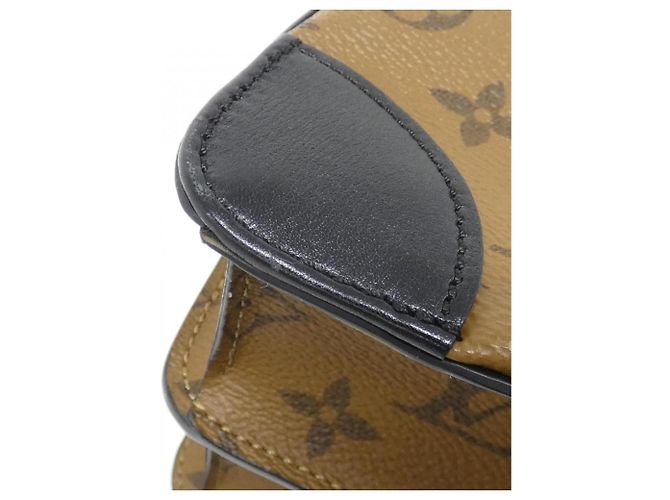 Borsa City Malle Monogram Reverse Louis Vuitton Marrone - vista 3