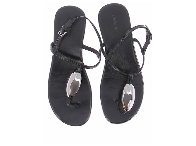 Massimo Dutti Sandali piatti neri in pelle con dettagli argentati Nero - vista 6