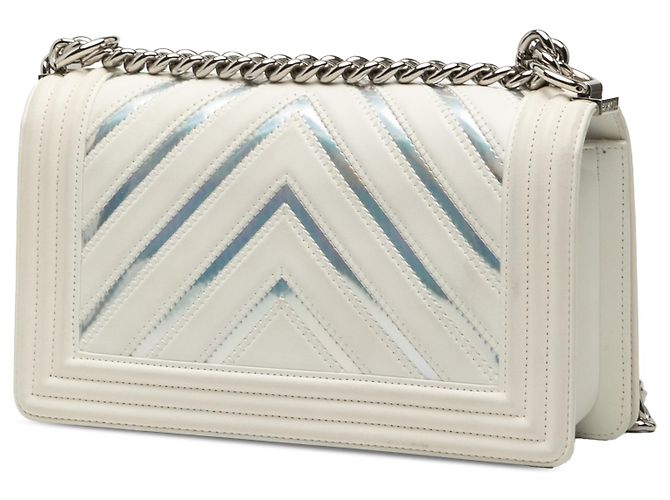 Chanel Bianco Vecchio Medio Chevron Pelle di Agnello e PVC Iridescente Boy Flap Crudo - vista 2