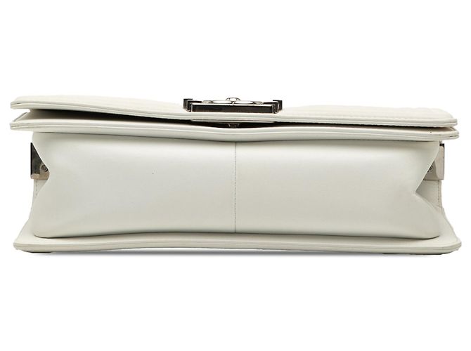 Chanel Bianco Vecchio Medio Chevron Pelle di Agnello e PVC Iridescente Boy Flap Crudo - vista 3
