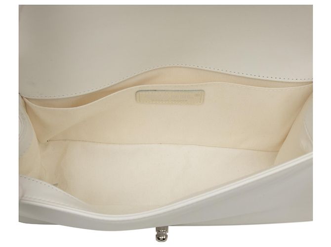 Chanel Bianco Vecchio Medio Chevron Pelle di Agnello e PVC Iridescente Boy Flap Crudo - vista 4