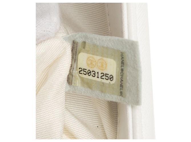 Chanel Bianco Vecchio Medio Chevron Pelle di Agnello e PVC Iridescente Boy Flap Crudo - vista 6