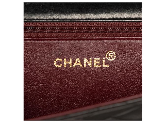 Chanel Negro Mediano CC Acolchado de Cuir de Cordero con Solapa Simple - vista 5