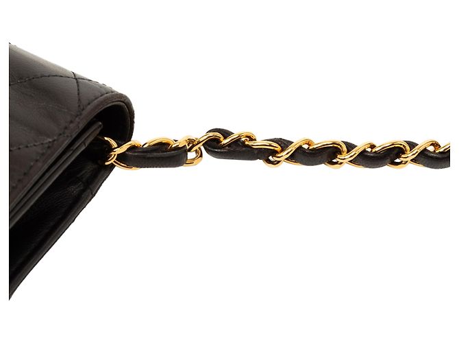 Chanel Negro Mediano CC Acolchado de Cuir de Cordero con Solapa Simple - vista 7