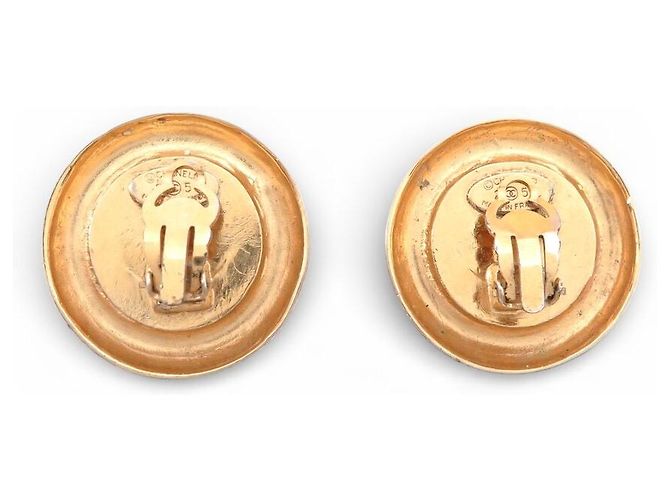 BRINCOS VINTAGE CHANEL PUCE 31 RUE CAMBON PERLAS CASTELLANE Dourado - vista 2