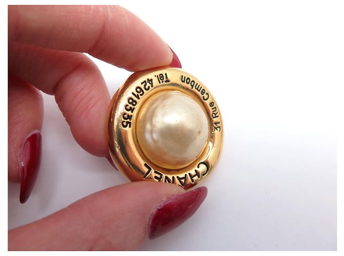 BRINCOS VINTAGE CHANEL PUCE 31 RUE CAMBON PERLAS CASTELLANE Dourado - vista 9