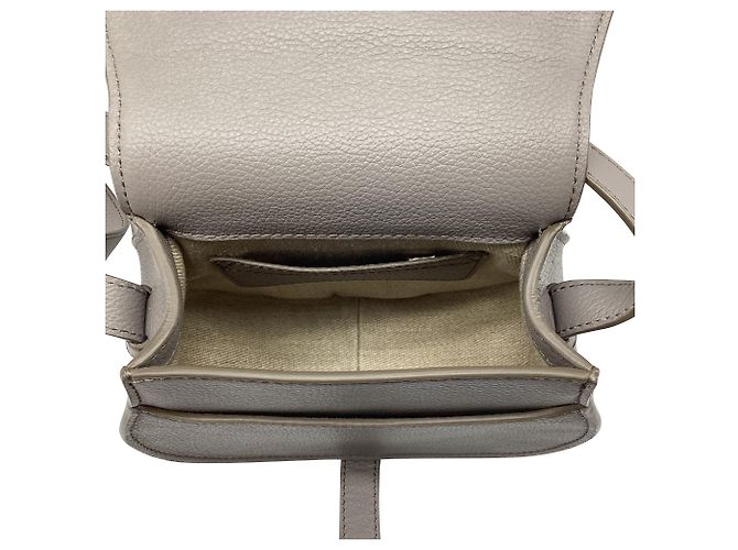 Bolso Chloé Marcie Saddle en cuero gris texturizado - vista 8
