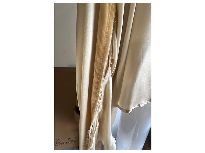 Autre Marque Cremefarbene Seidenbluse mit Samt-Details Roh - Ansicht 7