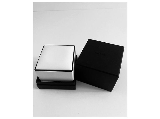 Anello Chanel Coco Crush in Oro Bianco e Diamanti - vista 6