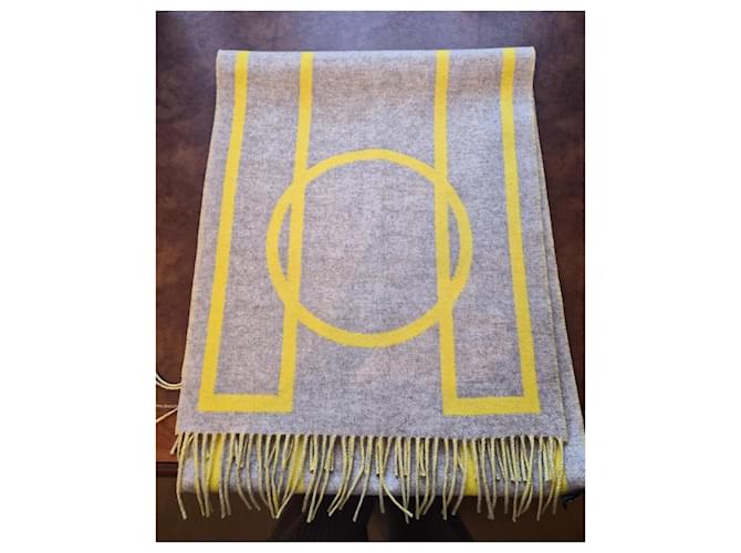 Sciarpa Hermès in Cashmere Giallo Oro - vista 3