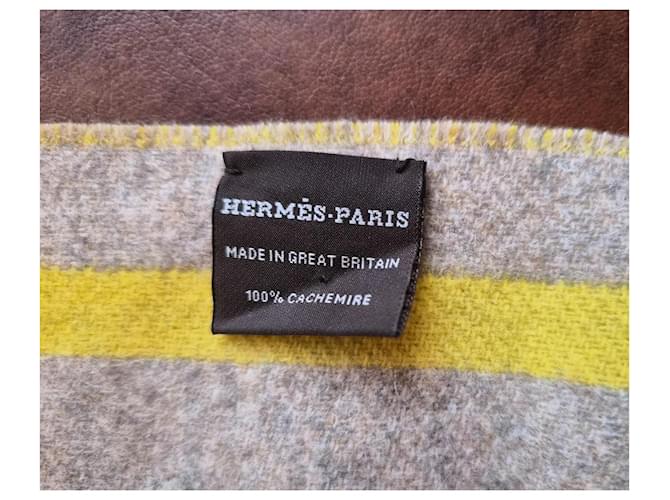 Sciarpa Hermès in Cashmere Giallo Oro - vista 5